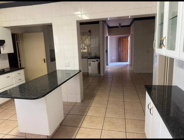 4 BEDROOM HOUSE FOR SALE IN THE HILL